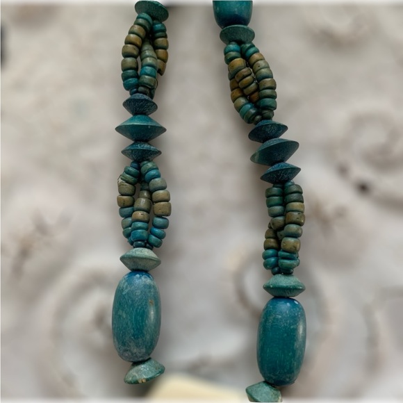 Vintage Blue Mother of Pearl Floral Pendant Necklace - Picture 6 of 10